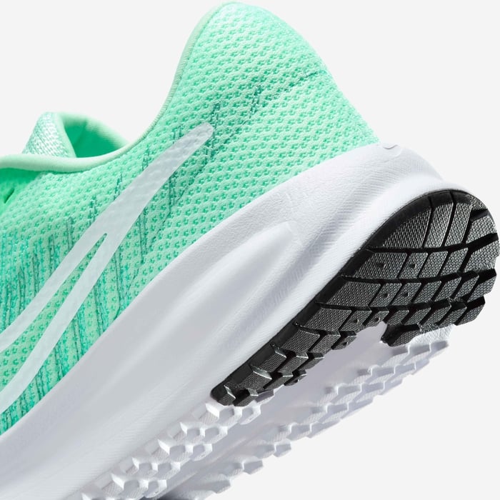 Woman Nike Run Defy women's running shoes