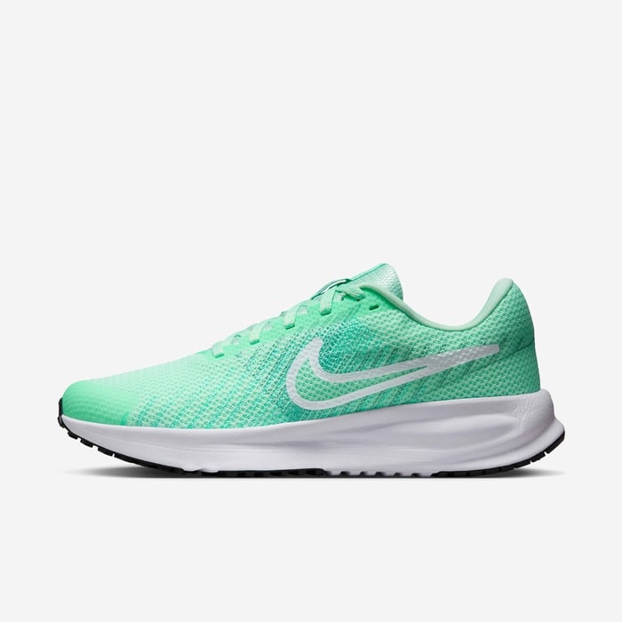 Woman Nike Run Defy women's running shoes