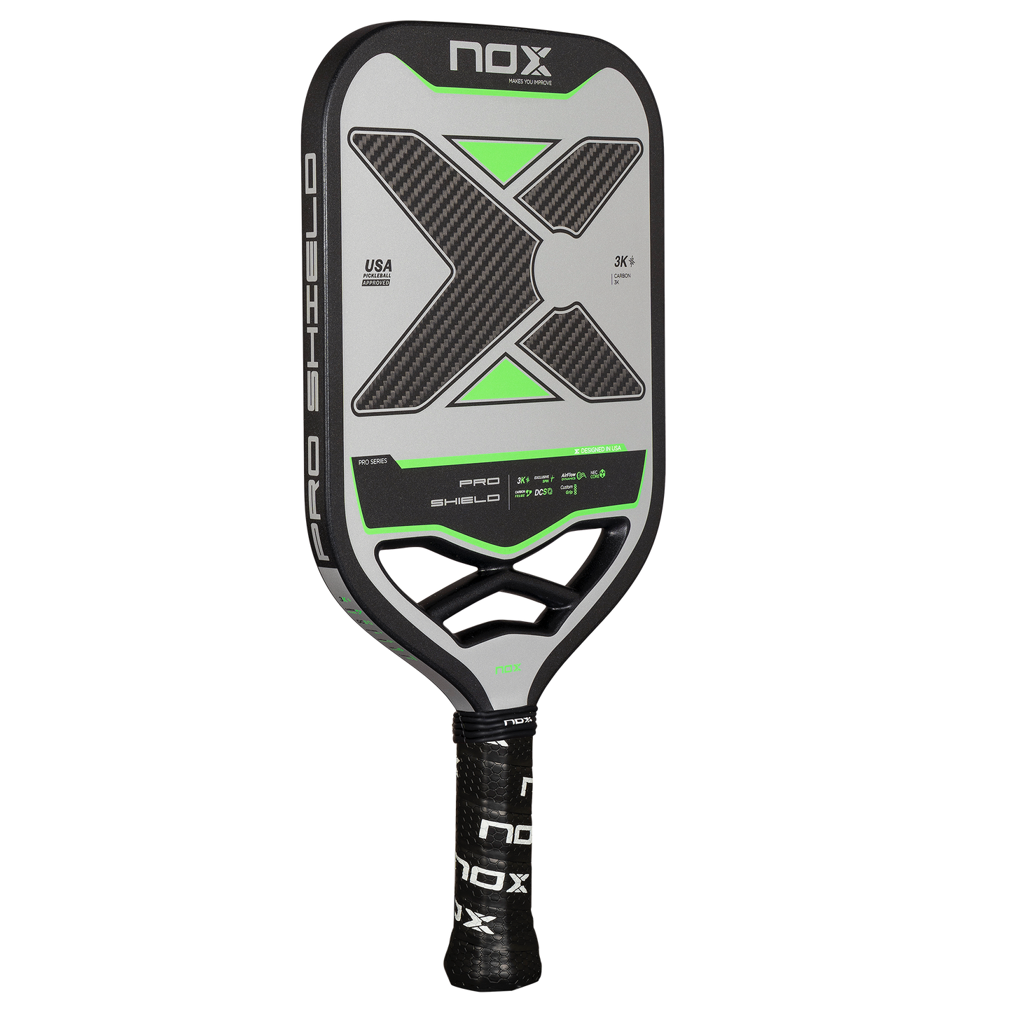 Piklbolo raketė NOX PRO SHIELD 3K Carbon iš kampo – profesionali konstrukcija, ilgaamžiškumas ir dinamiškas dizainas