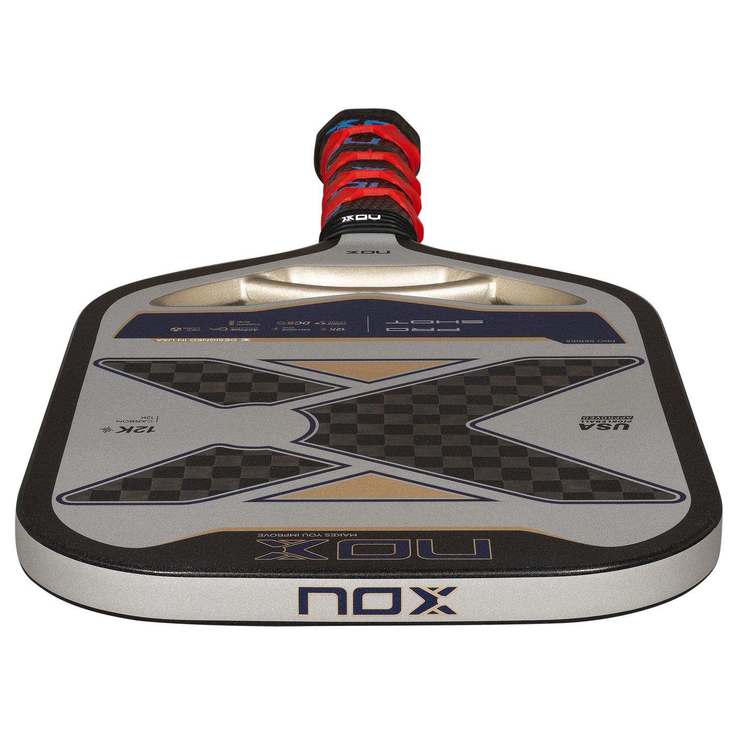 NOX PRO SHOT RACKET 12K Carbon piklbolo raketė iš viršaus – profesionali forma su NOX logotipu ir premium apdaila
