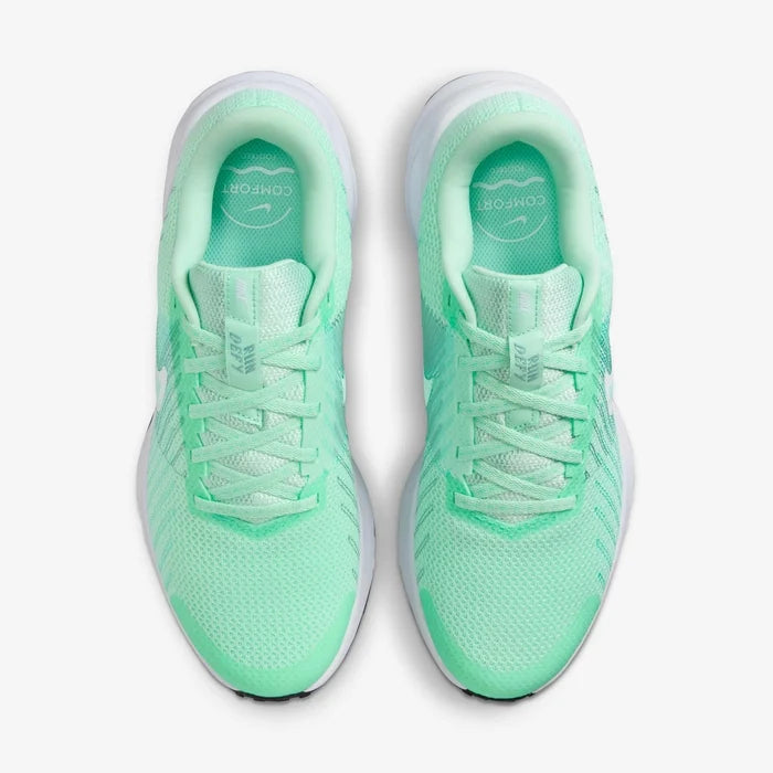 Woman Nike Run Defy women's running shoes