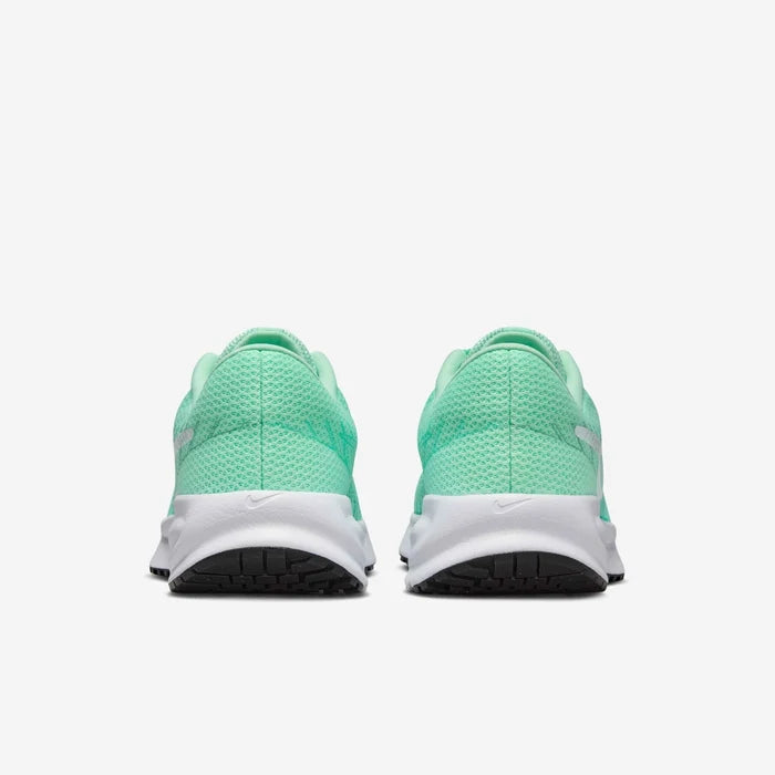 Woman Nike Run Defy women's running shoes