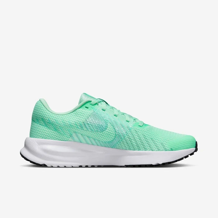 Woman Nike Run Defy women's running shoes