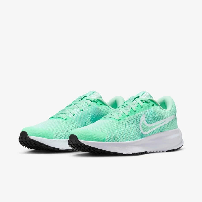 Woman Nike Run Defy women's running shoes