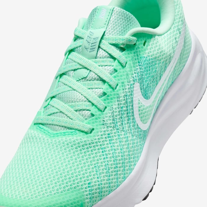Woman Nike Run Defy women's running shoes