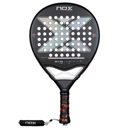 NOX AT10 Pro Cup HARD 2025 padelio raketė – priekinis vaizdas, apvali forma ir tvirtas anglies pluošto paviršius