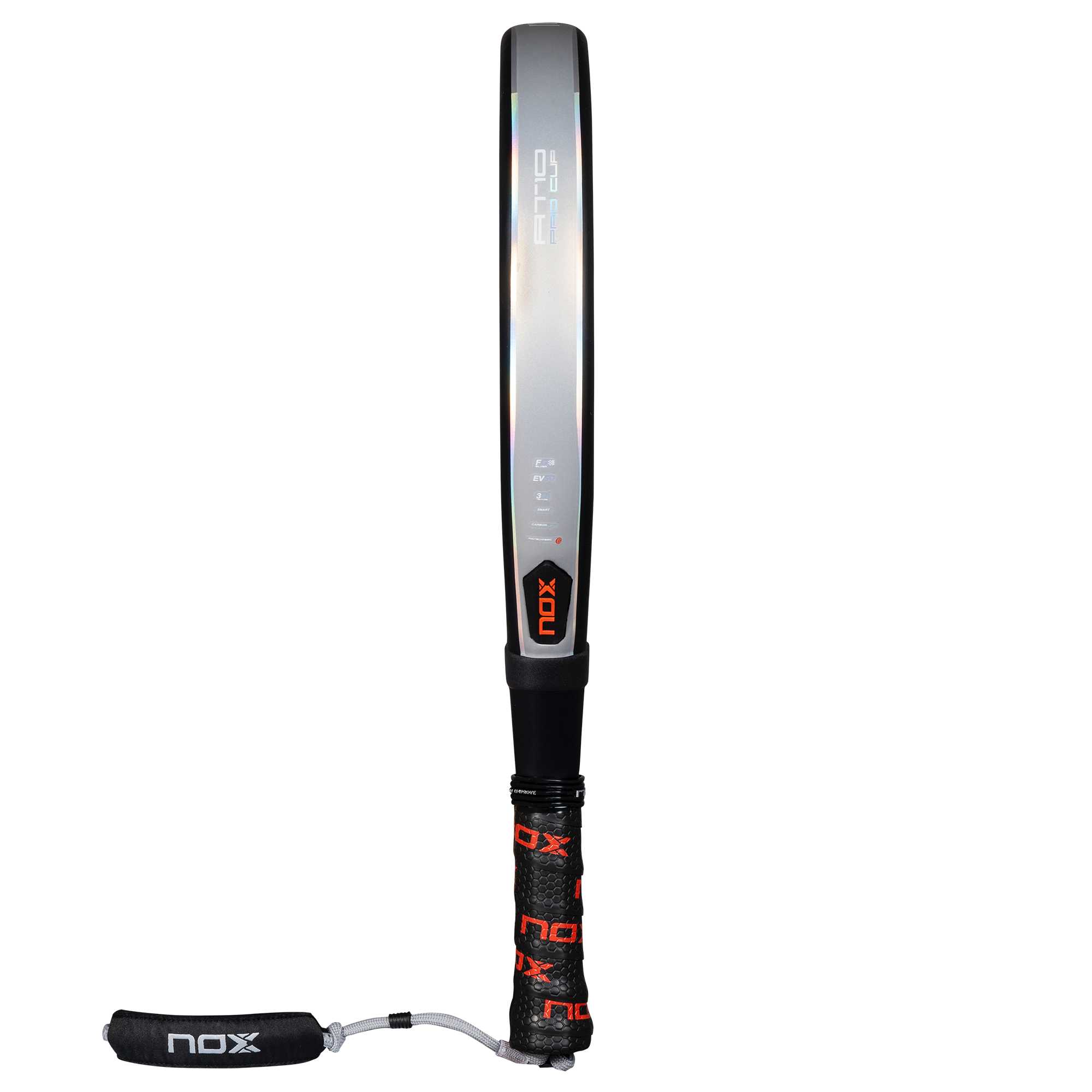 NOX AT10 Pro Cup HARD padelio raketė – šoninis vaizdas, vidutinio storio rėmas ir sustiprinta struktūra agresyviam žaidimui