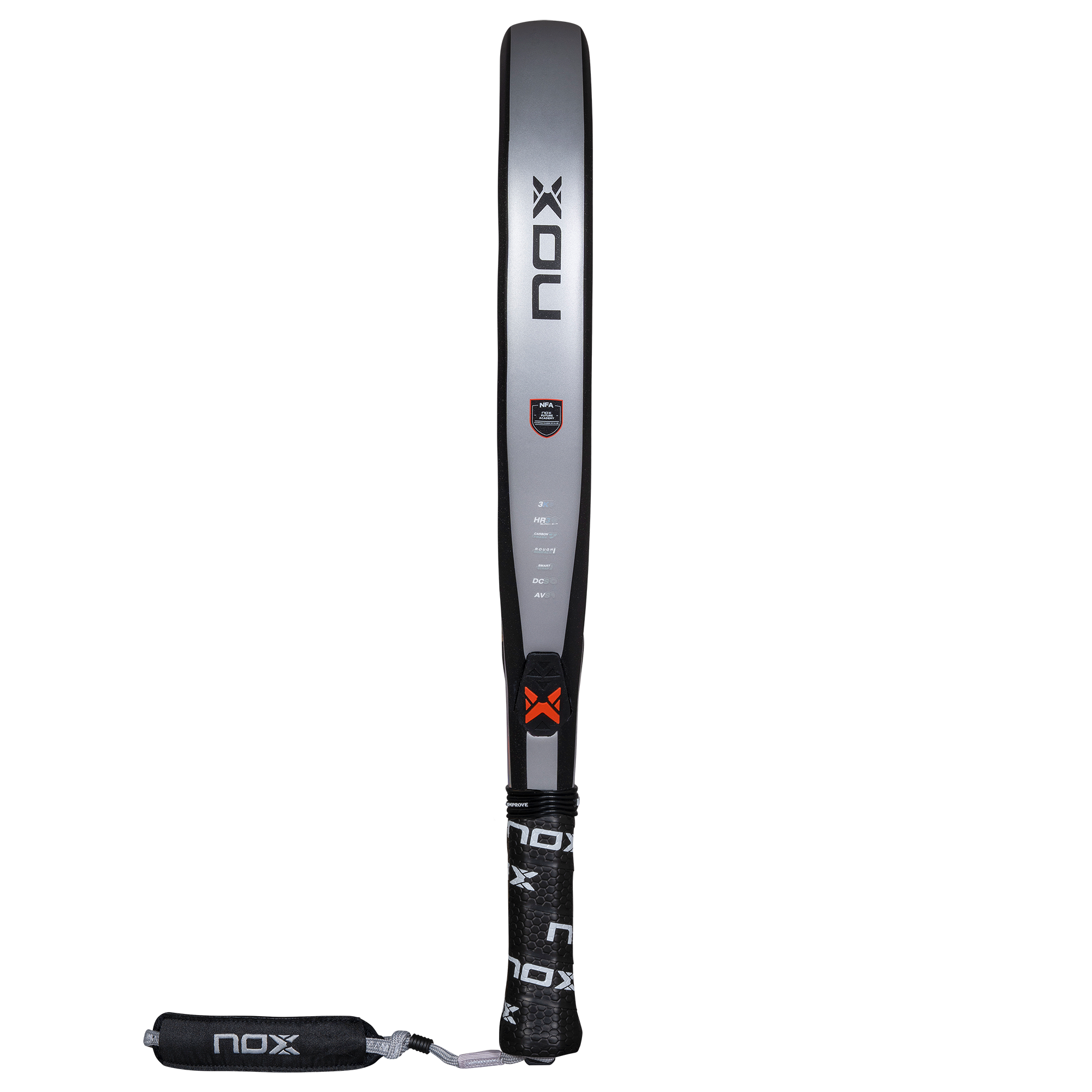 NOX NextGen PRO ATTACK 3K padelio raketė – šoninis vaizdas, tvirtas rėmas ir profesionali konstrukcija pažengusiems žaidėjams