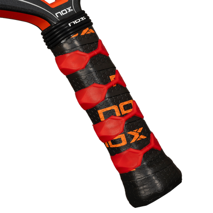 NOX Luxury Tempo pickleball raketės rankena – ergonomiška, su neslystančia apvija ir komfortišku sukibimu