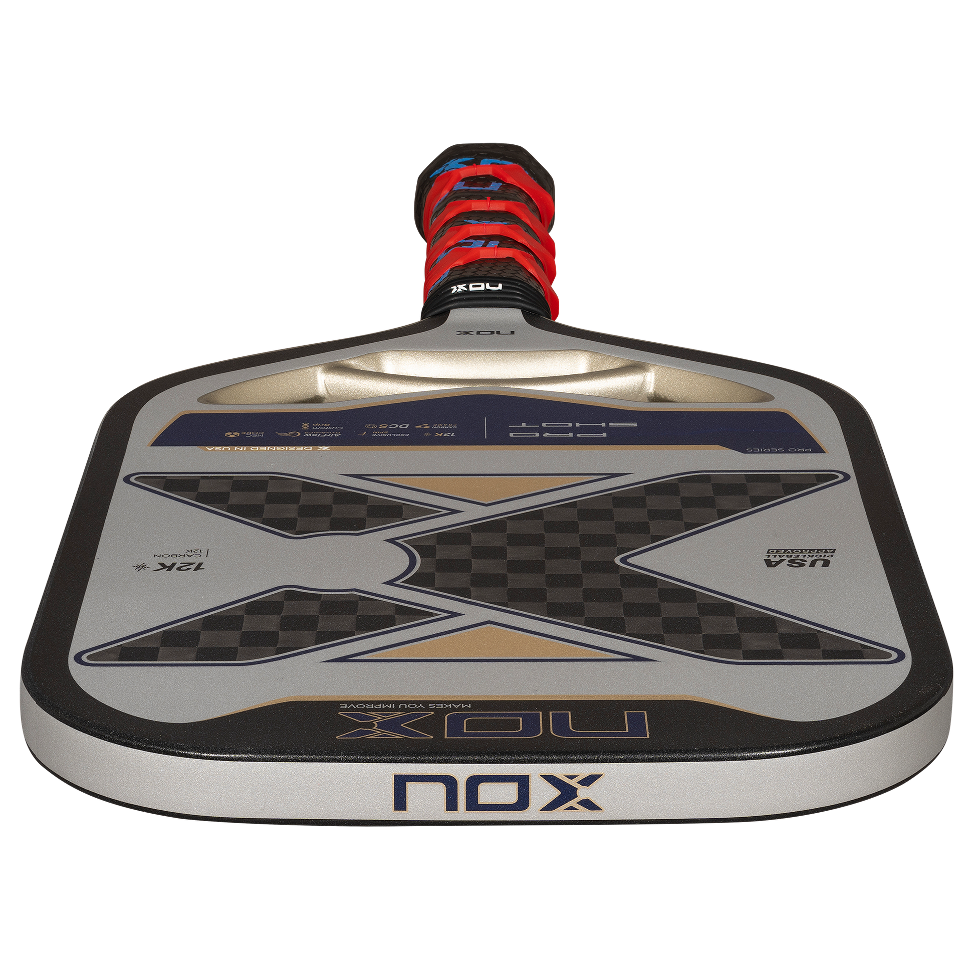 NOX PRO SHOT RACKET 12K Carbon piklbolo raketė iš viršaus – profesionali forma su NOX logotipu ir premium apdaila