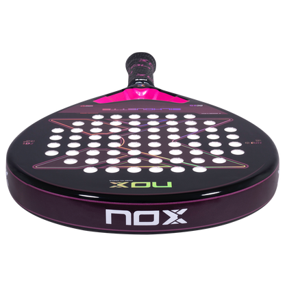 Padelio raketė NOX X-ONE Silhouette iš viršaus – apvali galva, NOX logotipas ir elegantiškas dizainas moterims