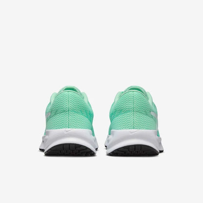 Woman Nike Run Defy women's running shoes