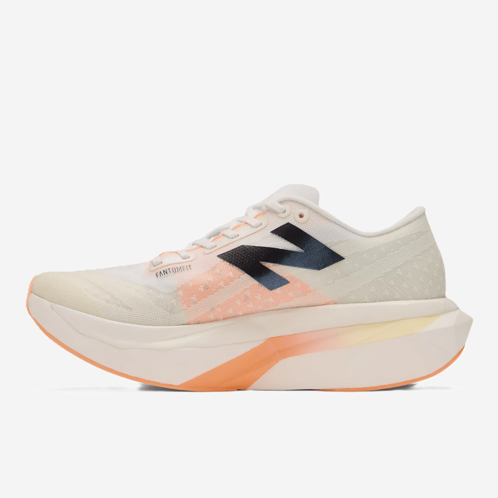 New Balance FuelCell SuperComp Elite v4 (balta/oranžinė)– moteriški bėgimo batai - FitZone