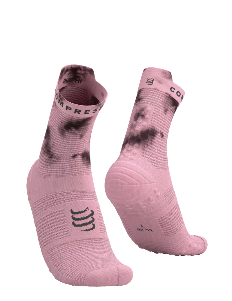 COMPRESSPORT PRO RACING v4.0 EAT MY DUST! ilgos bėgimo kojinės