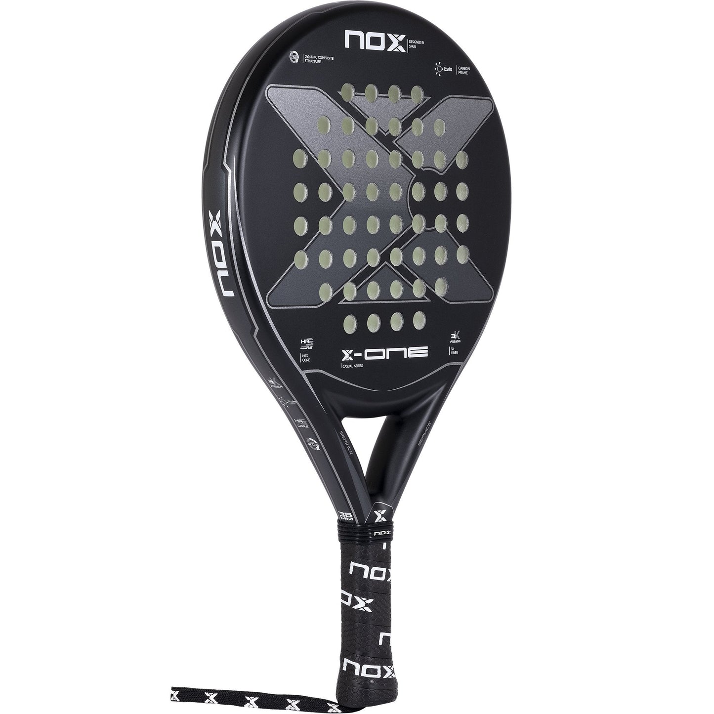 NOX X One padelio raketė iš kampo – universalus modelis su tvirtu rėmu ir komfortiška kontrole