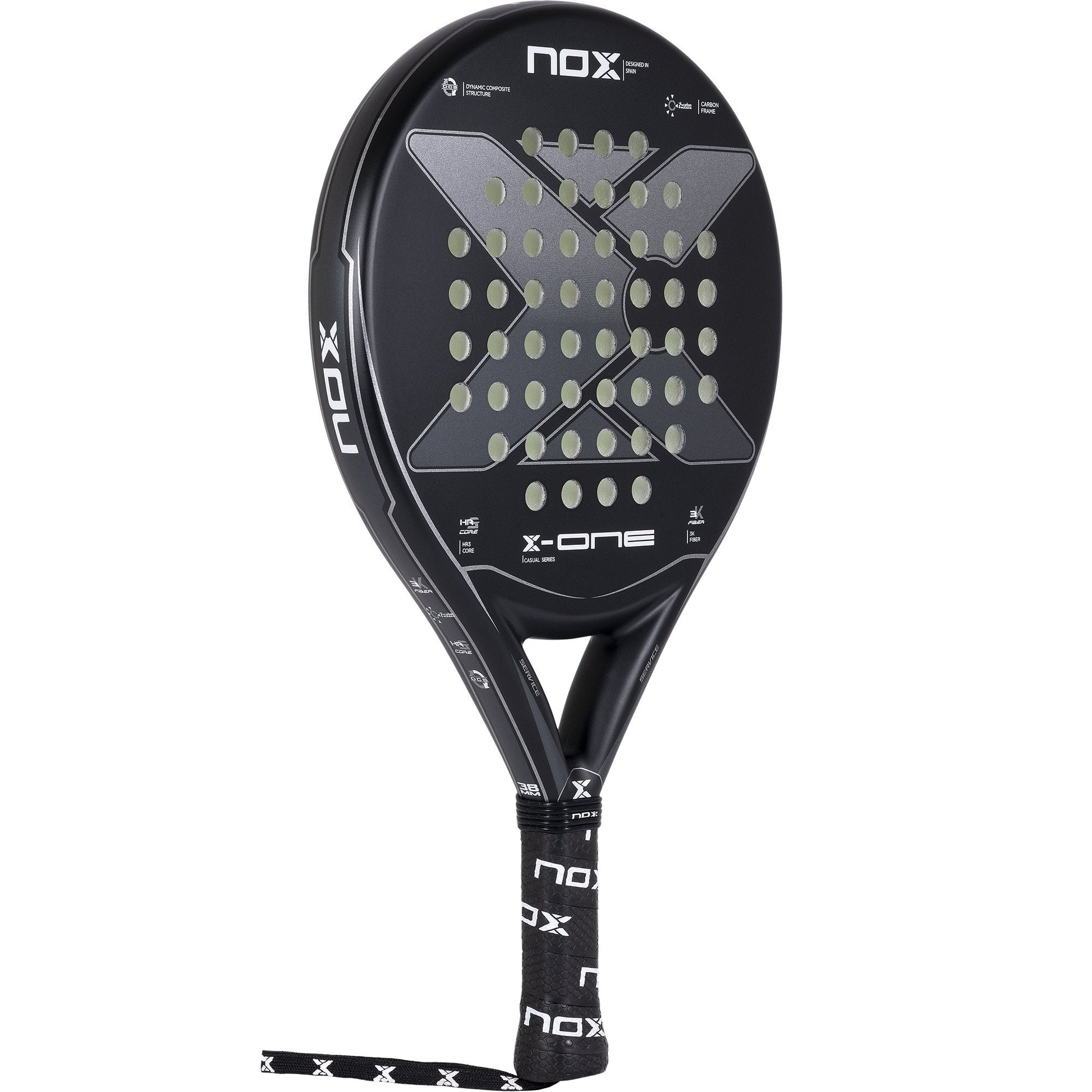 NOX X One padelio raketė iš kampo – universalus modelis su tvirtu rėmu ir komfortiška kontrole